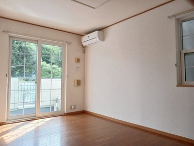 【居間・リビング】 | カーサ・エスペランサＢ館 | こちらの居間で趣味の時間をお楽しみください