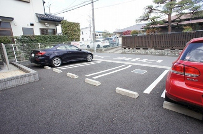 【駐車場】 | ウェルデンス一条 | 車をお持ちの方に嬉しい駐車場付きの物件です