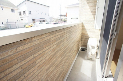 【バルコニー】 | ウェルデンス一条 | 外からの目が気にならないバルコニーで洗濯物が干せます