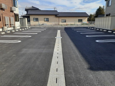 【駐車場】 | ロイヤル・鈴　Ｇ | 駐車場に車を止められます