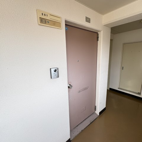 財形第16日の出コーポのエントランス