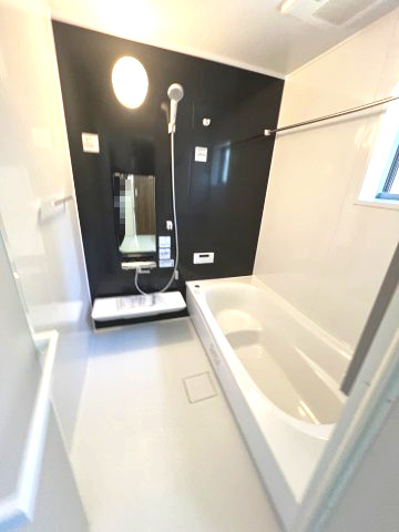 あきる野市野辺　新築戸建全1棟の浴室|ゆったりサイズの浴槽で日々の疲れを癒やされます｡