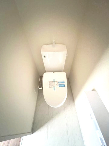 あきる野市野辺　新築戸建全1棟のトイレ|2階トイレには快適な温水洗浄便座付