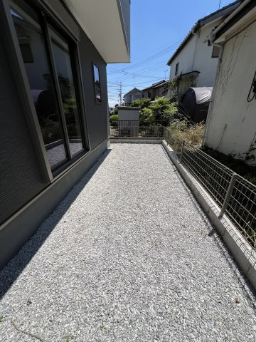 あきる野市野辺　新築戸建全1棟の庭|庭付きなので夏はお家プールやBBQなど家に居ながらも充実します♪