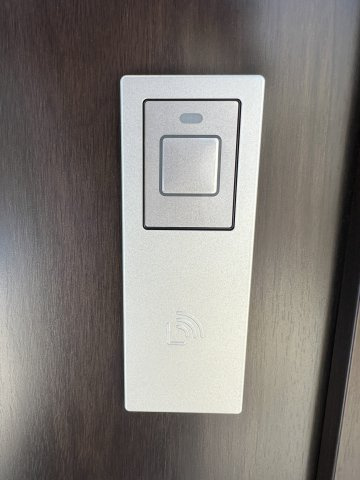 あきる野市野辺　新築戸建全1棟の防犯設備|スマートキーはドアに触れるだけで解錠可能なので、重い荷物を持っているときでも、簡単に玄関ドアを開けられるので便利です☆