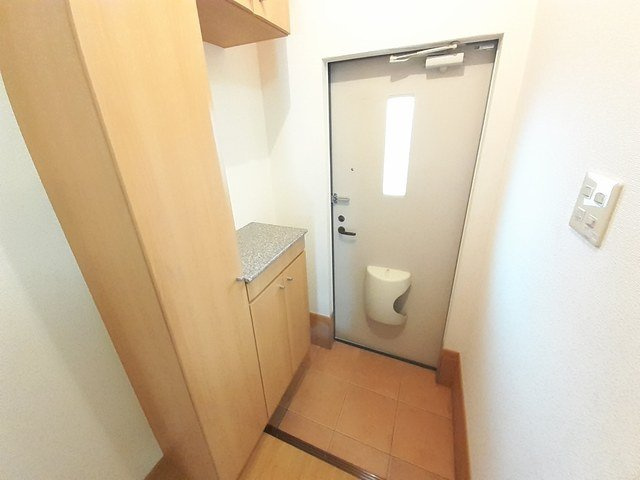 メゾンズタカマツＡの玄関