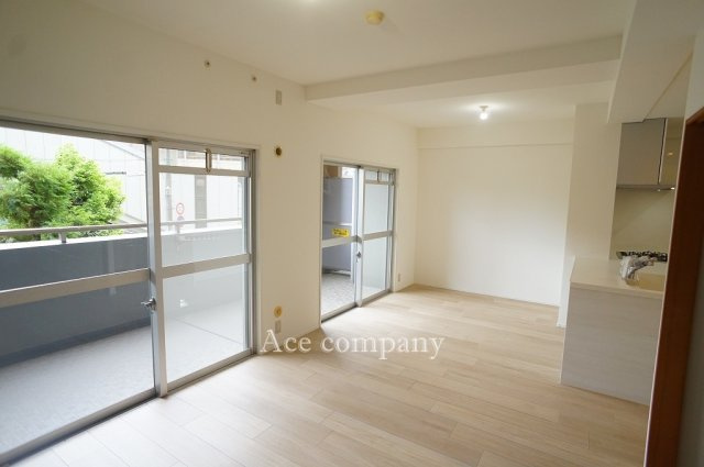 【居間・リビング】 | プレスタ杭全 | 【LDK：約15帖】リビング＆ダイニング南向きです☆