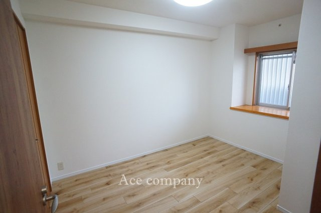 【寝室】 | プレスタ杭全 | 【洋室5.2帖】窓にカウンター付きです♪