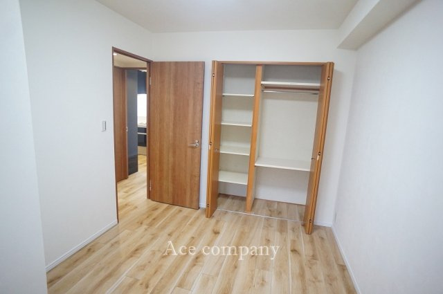 【寝室】 | プレスタ杭全 | 【洋室5.2帖】収納完備です♪