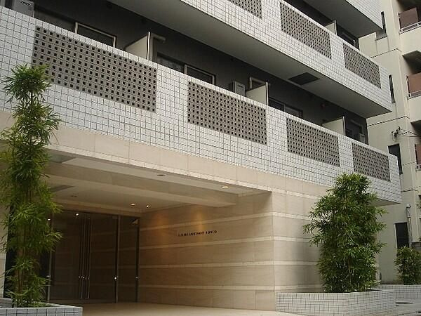 ラグジュアリーアパートメント本郷の外観