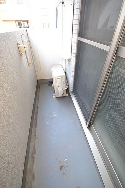 ラグジュアリーアパートメント本郷のバルコニー