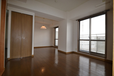 【居間・リビング】 | ファミールタワープラザ岡山イーストタワー