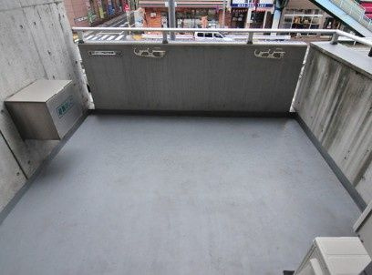 橘ビルのバルコニー