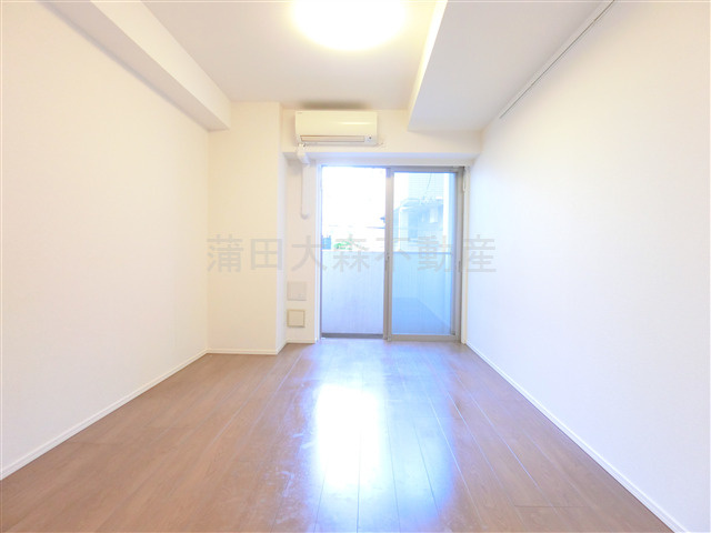 XEBEC(ジーベック平和島Ⅱの居間・リビング|東向きの洋室広めの8.2帖