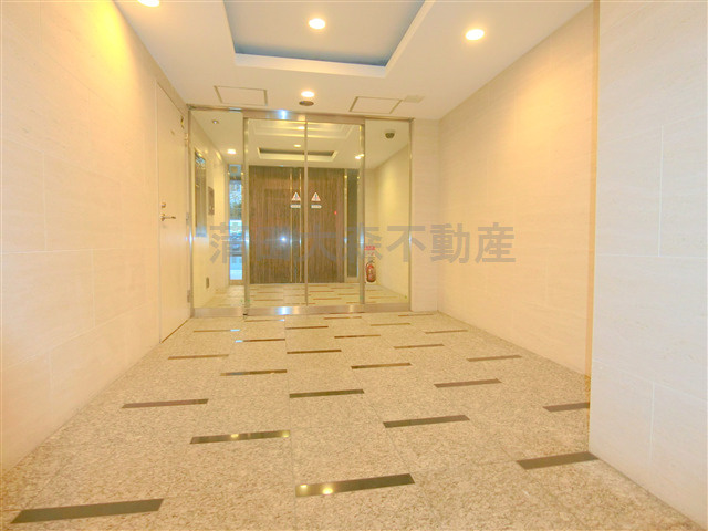 XEBEC(ジーベック平和島Ⅱのエントランス|防犯カメラTVモニター付オートロック宅配BOXメールBOX管理人室