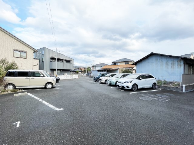 リルシアの駐車場