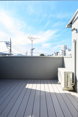 世田谷区世田谷　完成デザイナーズ住宅A号棟のバルコニー|ルーフバルコニー