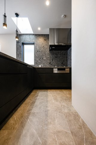 世田谷区世田谷　完成デザイナーズ住宅A号棟のキッチン