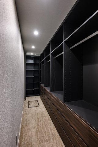 世田谷区世田谷　完成デザイナーズ住宅A号棟の収納|ウォークインクローゼット