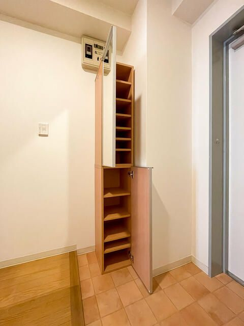 ロイヤルハイネスの玄関