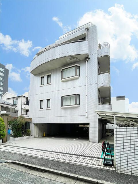 ロイヤルハイネスの外観