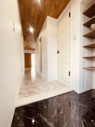 レア・シャトーシンワの玄関