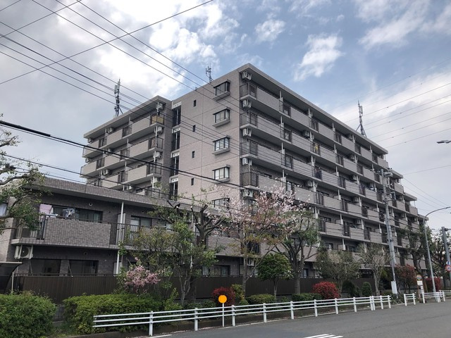 第９エルム大倉山の外観