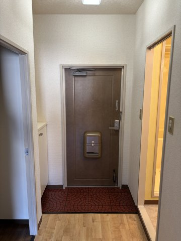 第９エルム大倉山の玄関