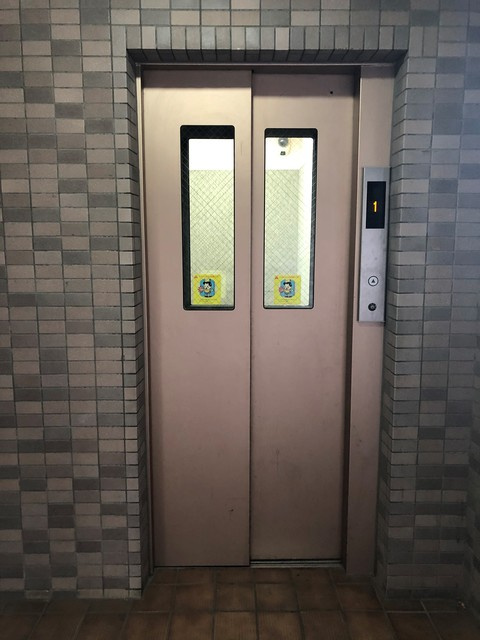 第９エルム大倉山のエントランス