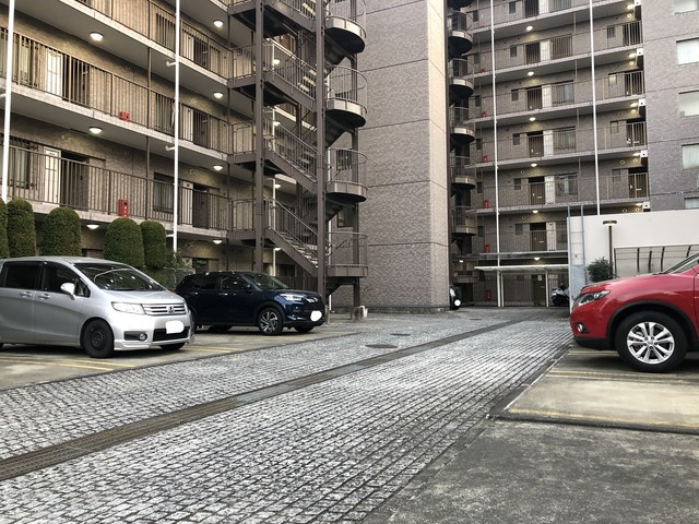 第９エルム大倉山の駐車場