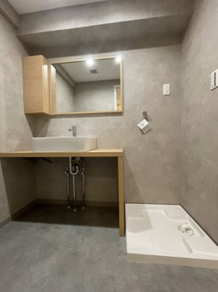 【ランドリースペース】 | ファミール兵庫 | ランドリースペース
落ち着いた色味でまとめた洗面室。清潔感があり使いやすい空間です。