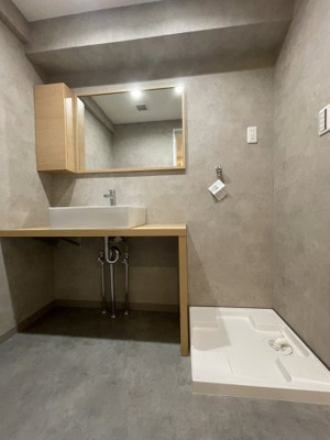 【ランドリースペース】 | ファミール兵庫 | ランドリースペース
落ち着いた色味でまとめた洗面室。清潔感があり使いやすい空間です。