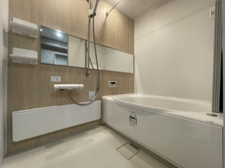 【浴室】 | ファミール兵庫 | 浴室
コンパクトながら機能充実。
浴室換気乾燥機付きで雨の日の洗濯も安心。