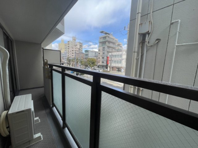 【バルコニー】 | ファミール兵庫 | バルコニー
東向きバルコニー。
洗濯物も気持ちよく干せます。