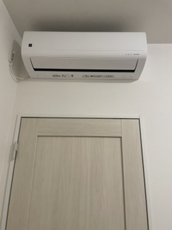 【冷暖房・空調設備】 | ファミール兵庫 | エアコン設置済みで、配管が目立たないすっきりとした仕上がり。