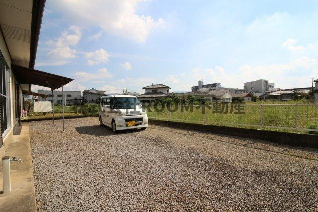 TOハウスの駐車場|車をお持ちの方に嬉しい駐車場付きの物件です