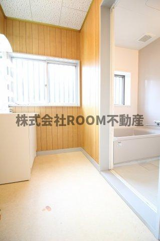 TOハウスの洗面所|ゆったりとスペースのある洗面所