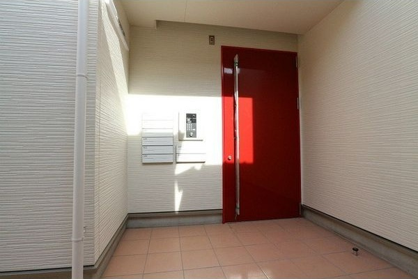 GRANDTIC車道のエントランス