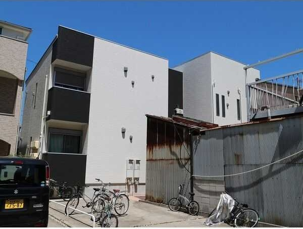 GRANDTIC車道の外観