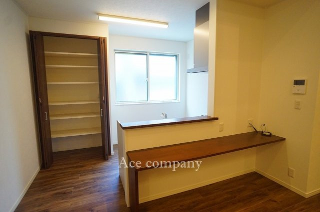 【キッチン】 | 東大阪市御厨南2丁目 | 対面式のカウンターキッチン♪背面に収納完備です♪