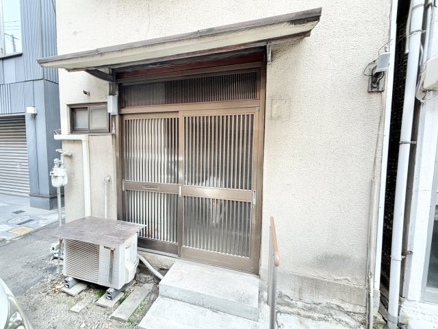 岩田町テナントの玄関