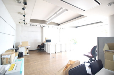 【洋室】 | 大内田倉庫・事務所