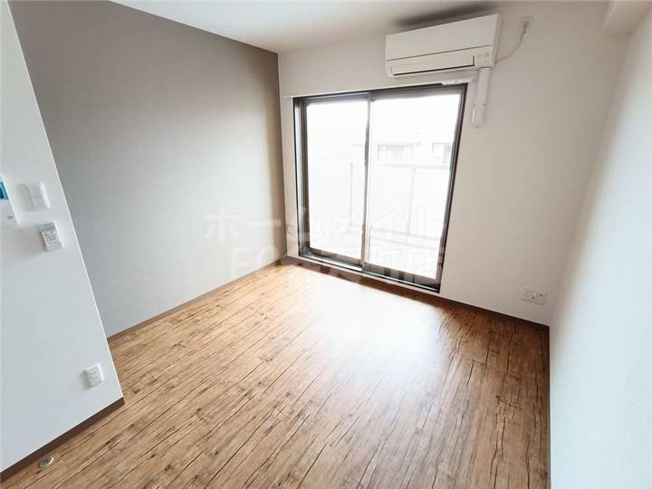 【居間・リビング】 | L-FLORA此花 | こちらのリビングで趣味の時間をお楽しみください