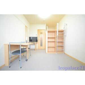 レオパレスミダスコート古曽部の内装