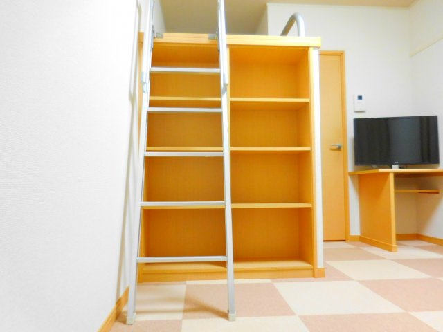 レオパレスミダスコート古曽部の収納