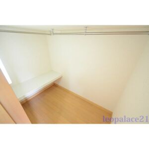 レオパレスミダスコート古曽部の内装