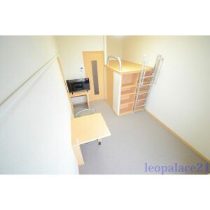 レオパレスミダスコート古曽部の寝室