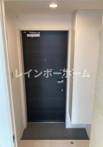 Ludens AYASE E-stの玄関