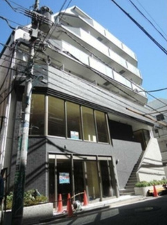 【外観】 | 鉄筋コンクリート造のがっちりとした建物。
