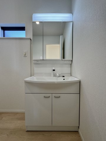 浜松市浜名区豊保　第1　1号棟の独立洗面台|大きなボウルの洗面台で身支度もスムーズに！